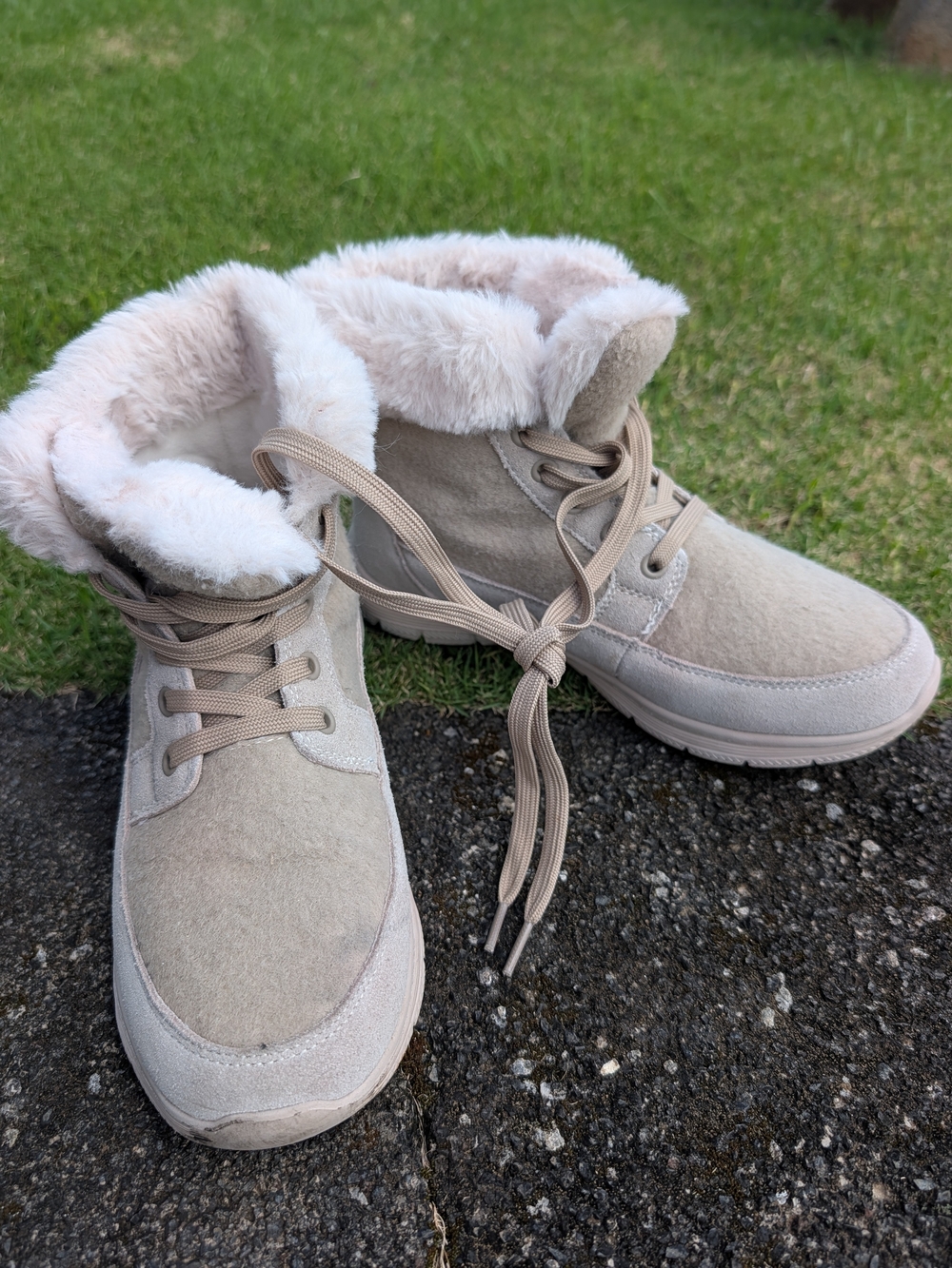 Plush-Lined Women's Winter Ankle Boots - Beige